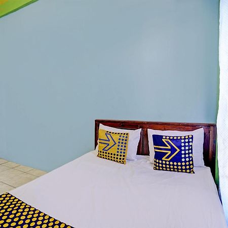 Oyo Life 93037 Nova Jaya Homestay Syariah Lamongan Eksteriør billede