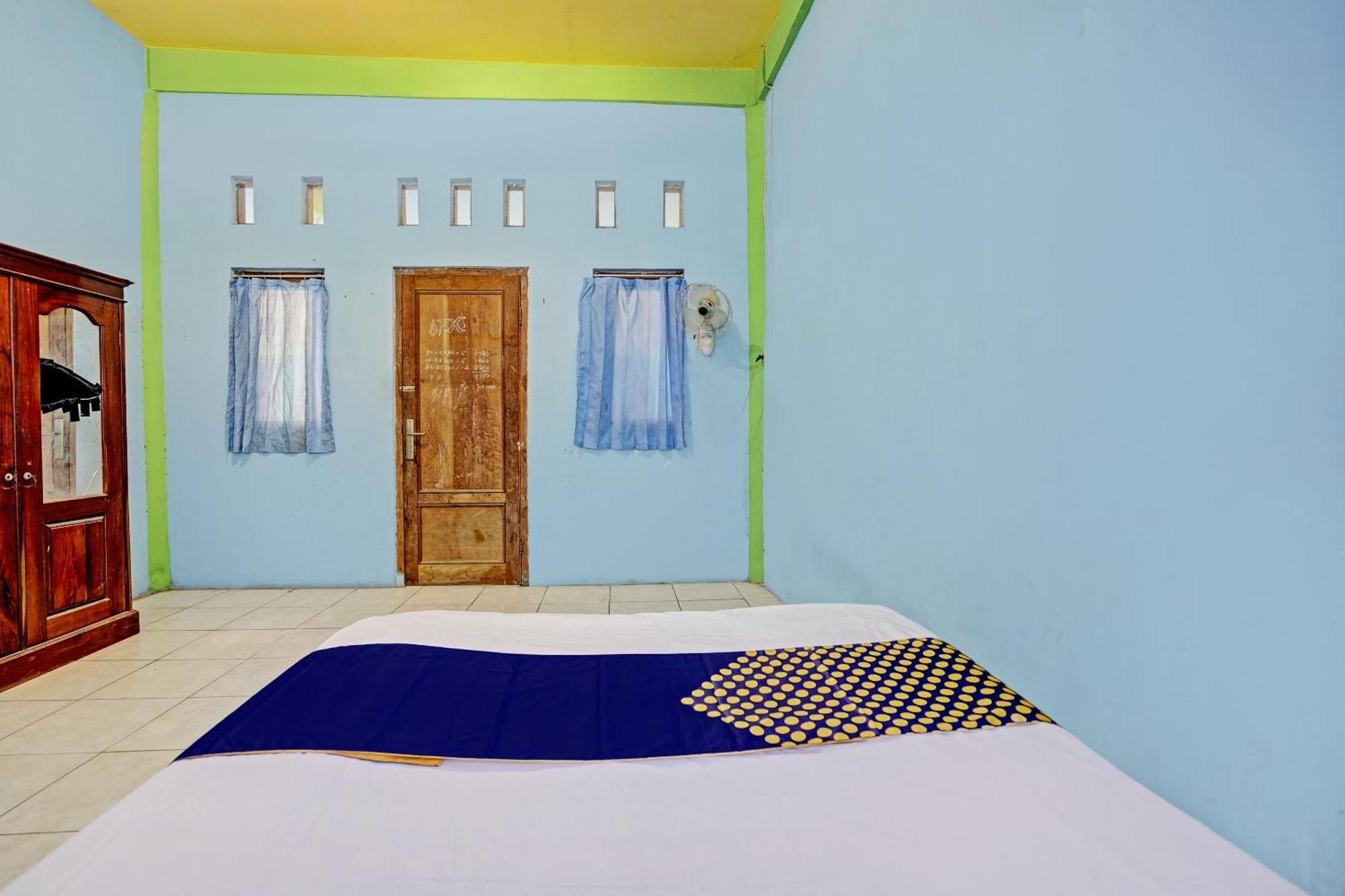 Oyo Life 93037 Nova Jaya Homestay Syariah Lamongan Eksteriør billede