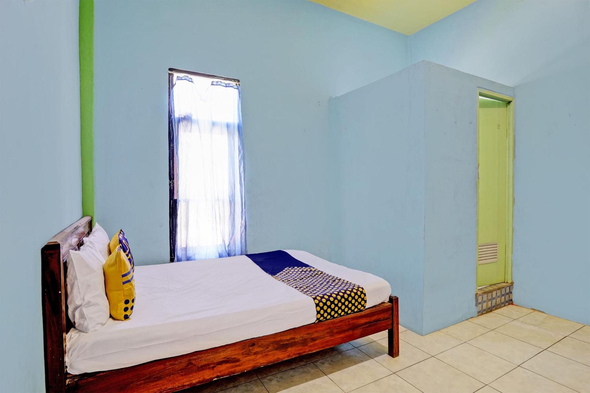 Oyo Life 93037 Nova Jaya Homestay Syariah Lamongan Eksteriør billede